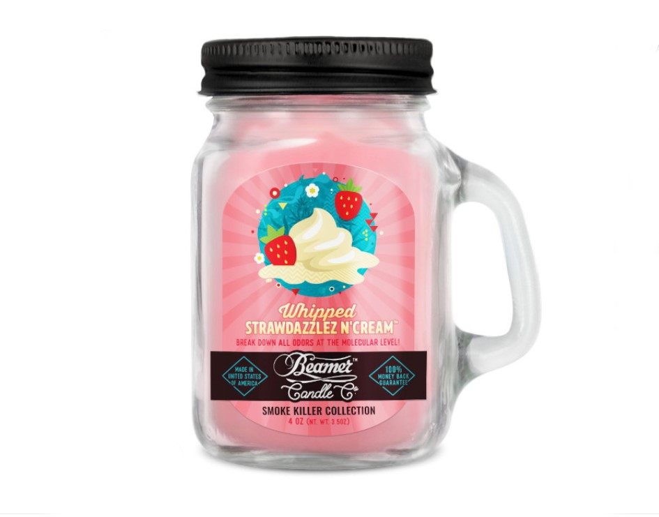 Smoke Killer illatgyertya üvegedényben, füllel és fém kupakkal – Whipped Strawdazzlez N’ Cream - kicsi